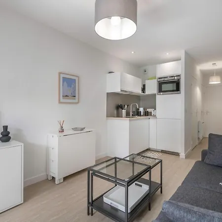 A 300m De La De Апартаменты *