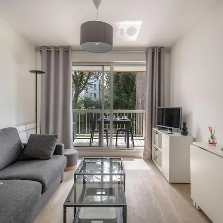 Апартаменты A 300m De La De