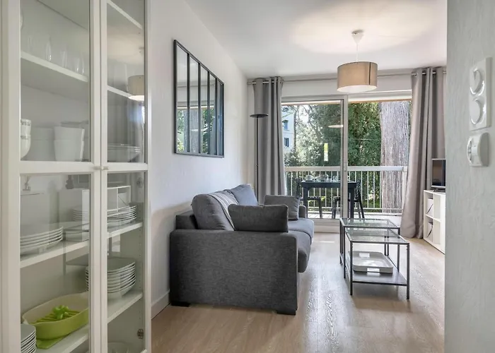 A 300m De La De Apartment